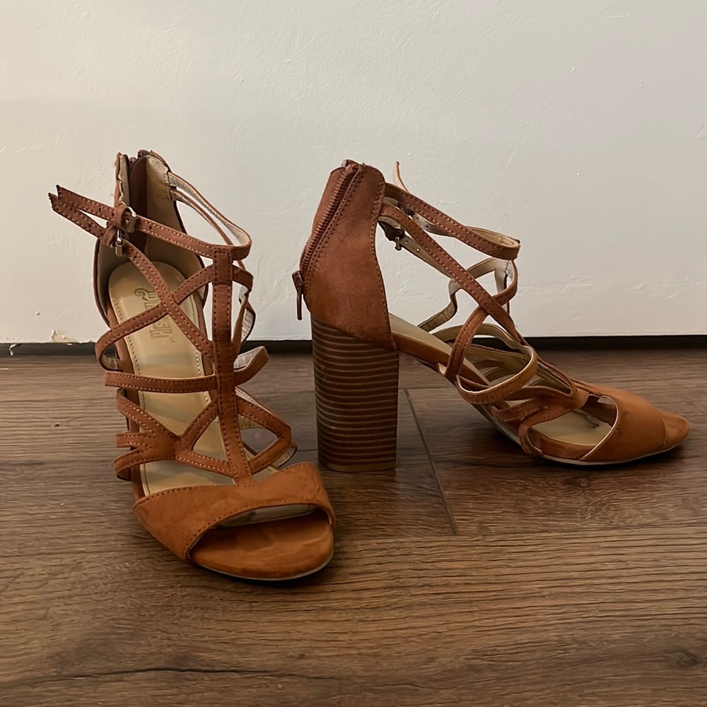 Womens Size 8 Heeled Sandal